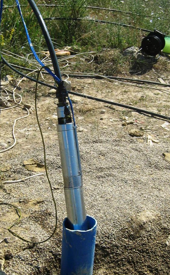 Cum se monteaza o pompa submersibila intr-un foraj de alimentare cu apa _ _ Foraje puturi apa si pompe de caldura geotermale